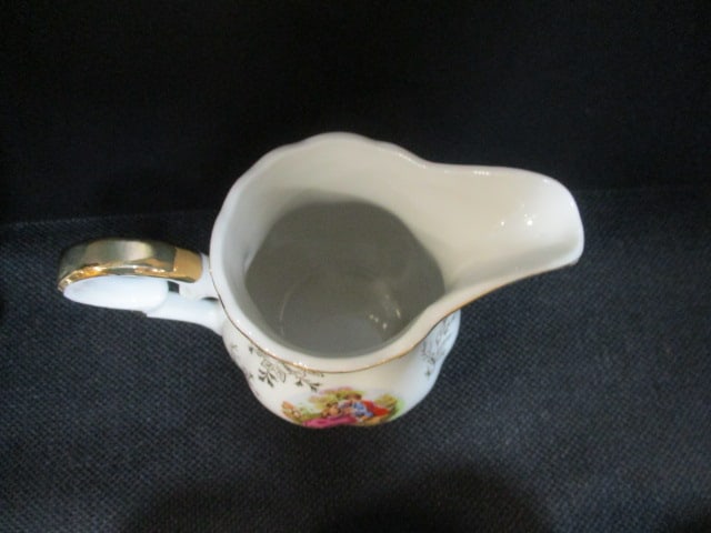 Courting Couple Porcelain Tea Set - 15