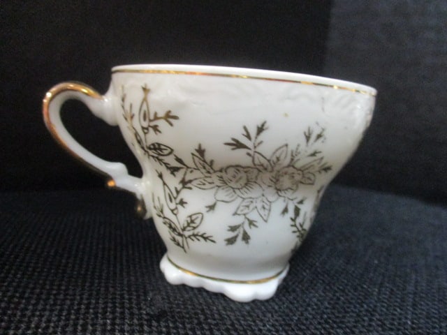 Courting Couple Porcelain Tea Set - 4