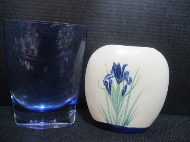 Blown Glass Blue Art Glass Vase (6 x 8) & Blue Iris Vase (7 x 7): .