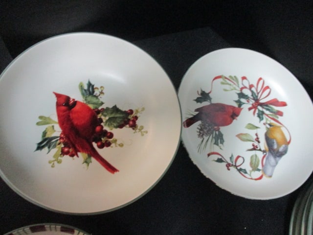 Lenox 'Winter Greetings' Dinnerware (28 PC) - 15
