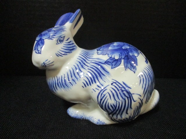 Blue & White Chinoiserie Porcelain Bunny Figurine: 8 x 6