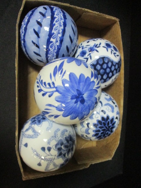 Blue & White Chinoiserie Decorative Orbs (Lot of 5): .
