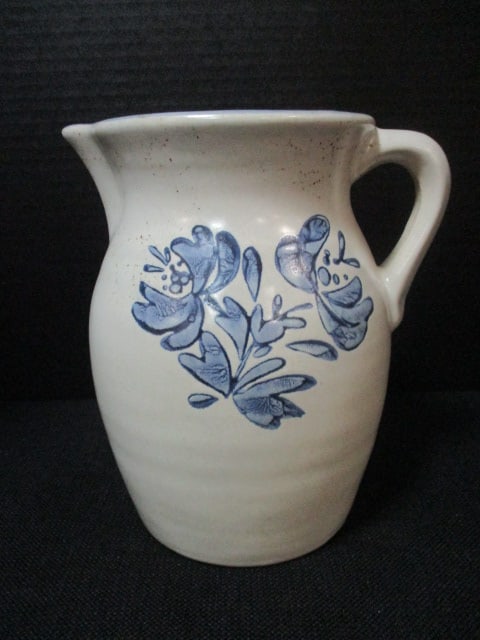 Pfaltzgraff Yorktowne Stoneware Pitcher: 8"
