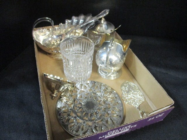 Silverplate Sugar Scuttle, 2 Jam Jars, Shell Gravy Boat, Trivet: .