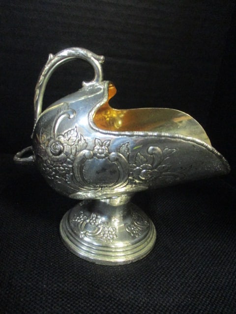 Silverplate Sugar Scuttle, 2 Jam Jars, Shell Gravy Boat, Trivet - 3