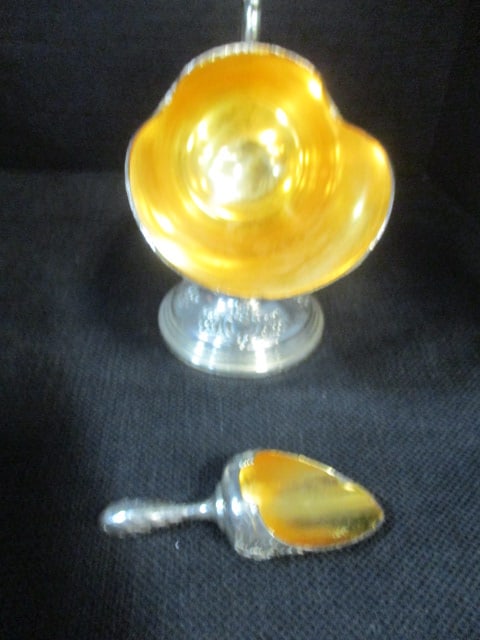 Silverplate Sugar Scuttle, 2 Jam Jars, Shell Gravy Boat, Trivet - 4