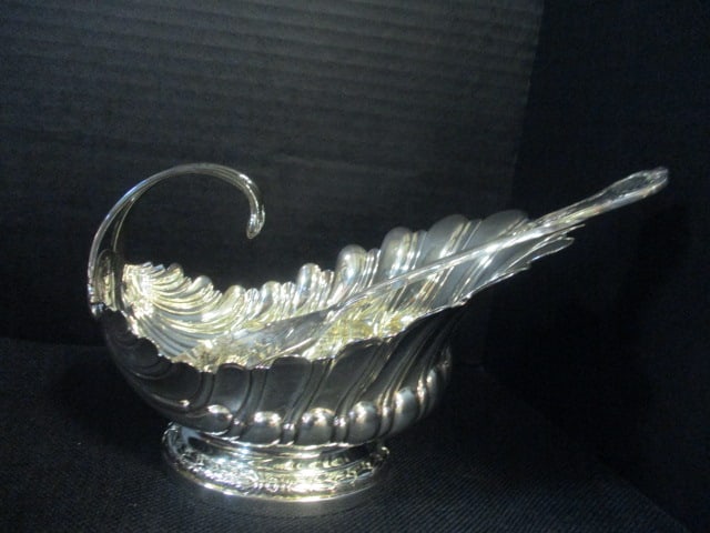 Silverplate Sugar Scuttle, 2 Jam Jars, Shell Gravy Boat, Trivet - 7