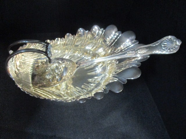 Silverplate Sugar Scuttle, 2 Jam Jars, Shell Gravy Boat, Trivet - 8
