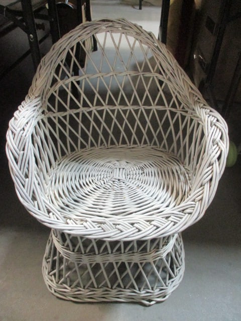 Child's Wicker Chair: .
