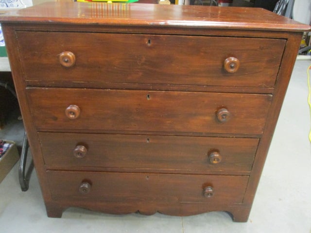 Pine 4 Drawer Antique Chest: 38 x 18 x 35