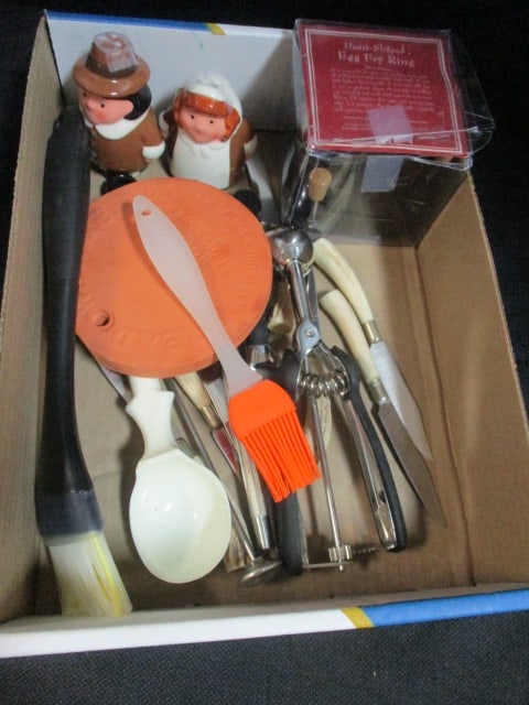Heart Shape Egg Fry Rings, Bread Warmer, Bone Handled Knives, etc.: see all pictures