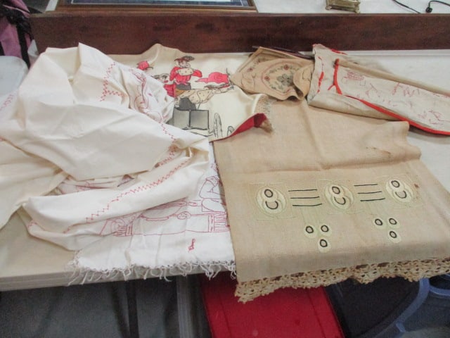 Embroidered Tablecloth, Purse, Handing Bag, etc.: see all pictures