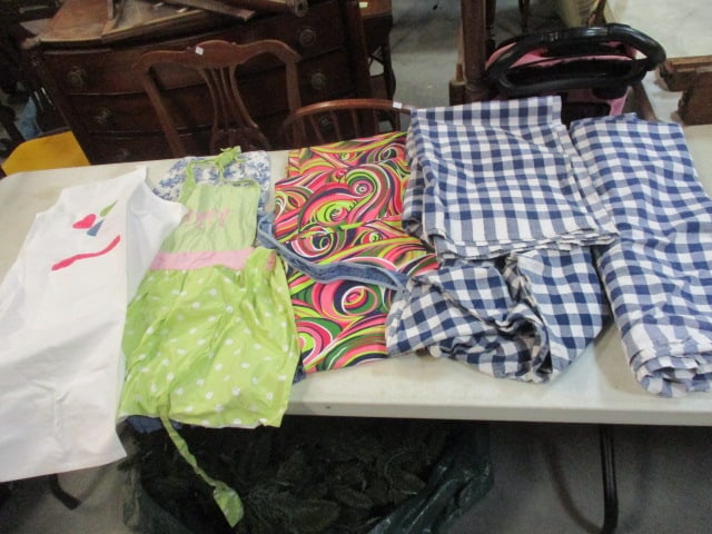 Buckhead Betty's (Lot of 3) Tablecloths, Blue & White Check Tablecloths, Bib Aprons: .