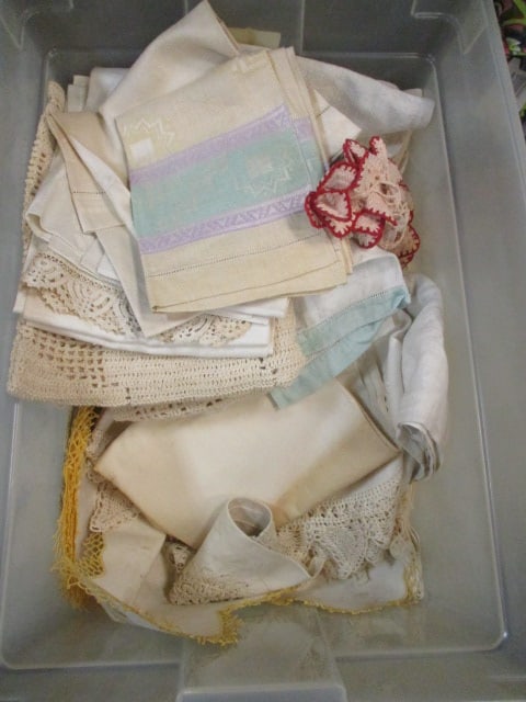 Vtg. Crochet Linens: see all pictures