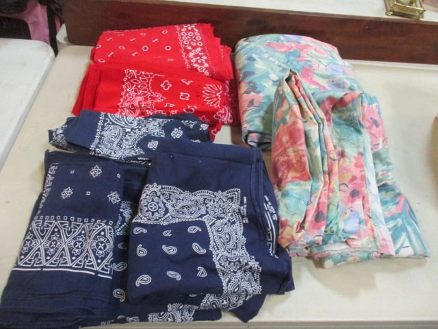 Pastel Floral Cloth Material, Bandana Style Tablecloths,Napkins: .