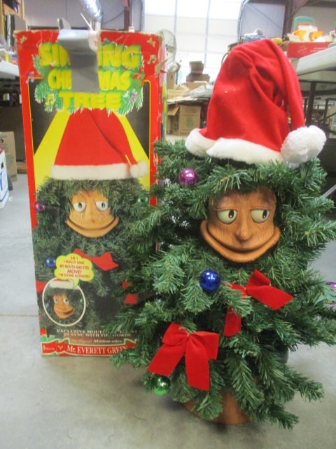 Singing Christmas Tree Figure in Box: working condition unknown