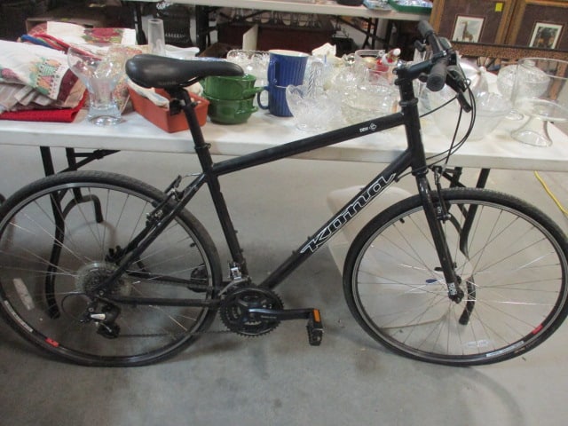 Kona Dew Urban Hybrid Aluminum Frame Bike: Tires are flat from sitting in garage, bike is excellent condition otherwise, Local Pickup Only