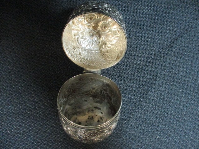 Theodore B. State Sterling Silver Flora Embossed Trinket/Pill Box - 3