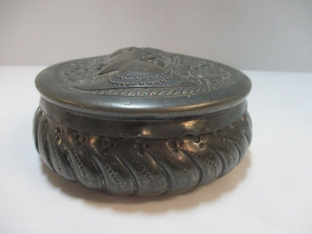 Vintage Meriden Silverplated Dresser Box with Embossed Silhouette Motif (1 of 5)