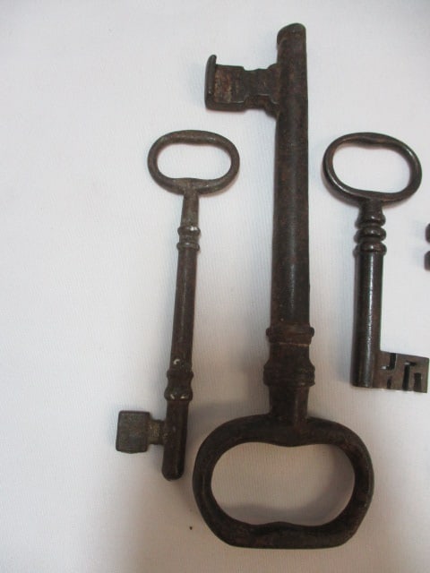 Four Old Cast Iron Skelton Keys - 3