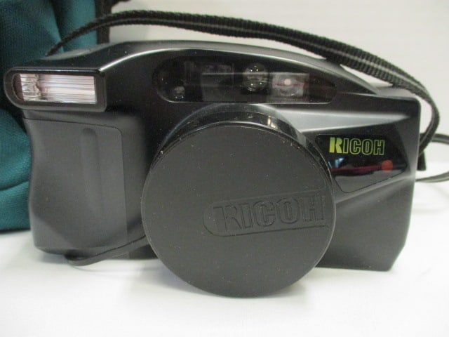 Ricoh Shotmaster Zoom 105 Plus 35mm Camera with Tamrac Carry Case - 2