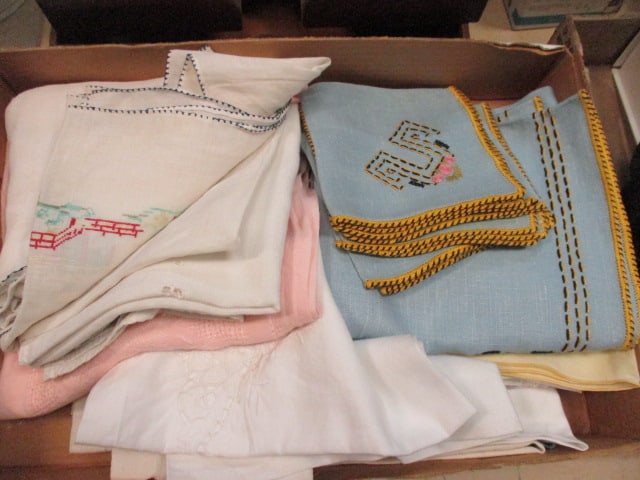 Grouping of Vintage Table Linens and Handkerchiefs: See pictures and preview for selection