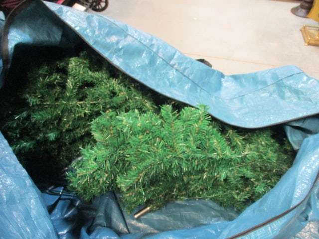 Artificial Christmas Tree in Storage Bag (1 of 4)