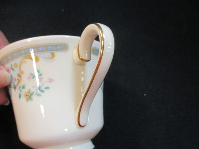 Eight Royal Doulton "Juliet" Bone China Tea Cups - 4