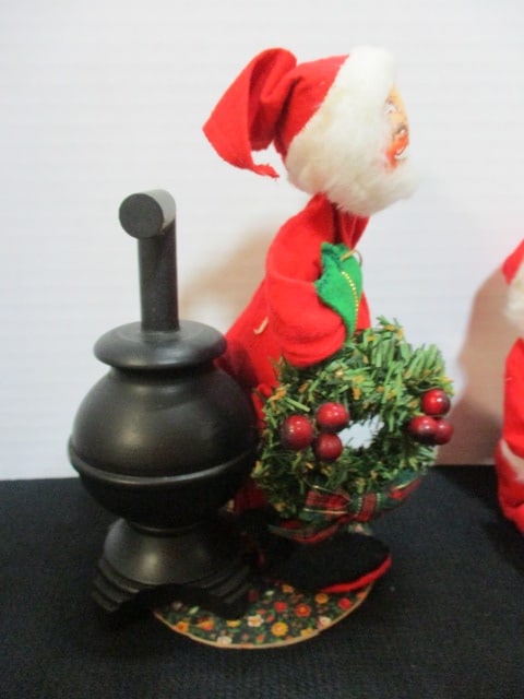 Two Vintage Annalee Santa and Mrs. Claus Dolls - 3