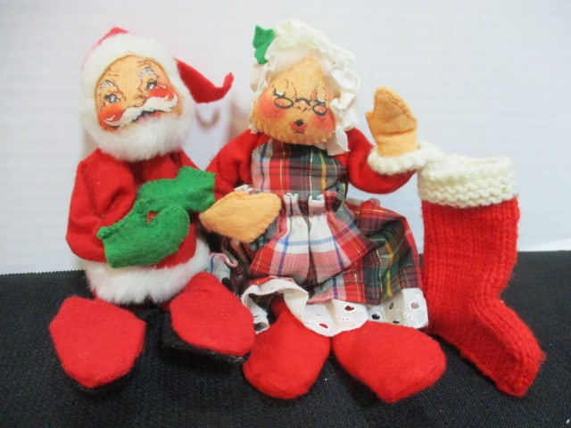 Two Vintage Annalee Santa and Mrs. Claus Dolls - 7