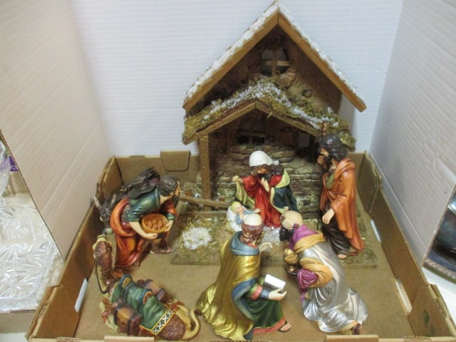 O'Well Handpainted Nativity Set with Stable (1 of 6)