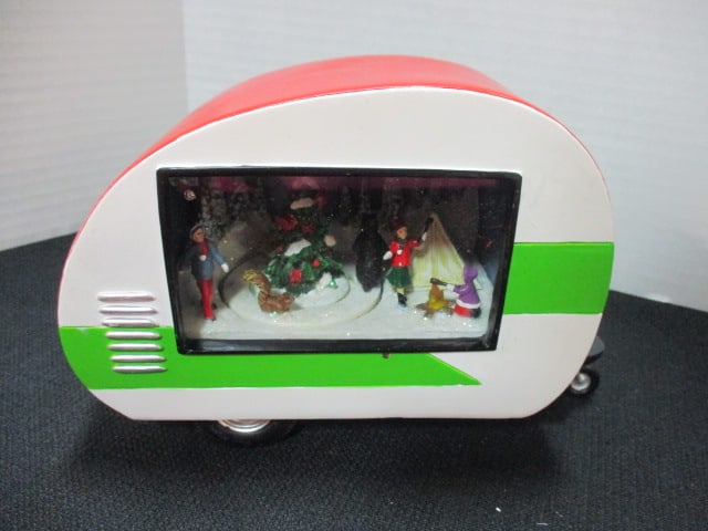 Santa Claus Figures, Wreath Night Light, Two Spode Christmas Tree Ashtrays, - 17