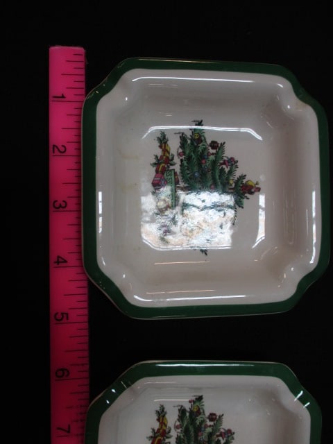 Santa Claus Figures, Wreath Night Light, Two Spode Christmas Tree Ashtrays, - 4