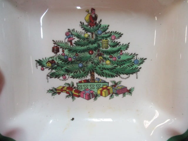 Santa Claus Figures, Wreath Night Light, Two Spode Christmas Tree Ashtrays, - 5