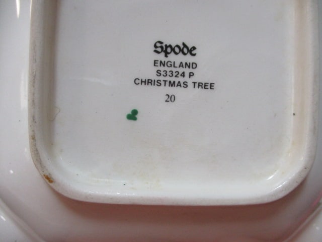 Santa Claus Figures, Wreath Night Light, Two Spode Christmas Tree Ashtrays, - 6