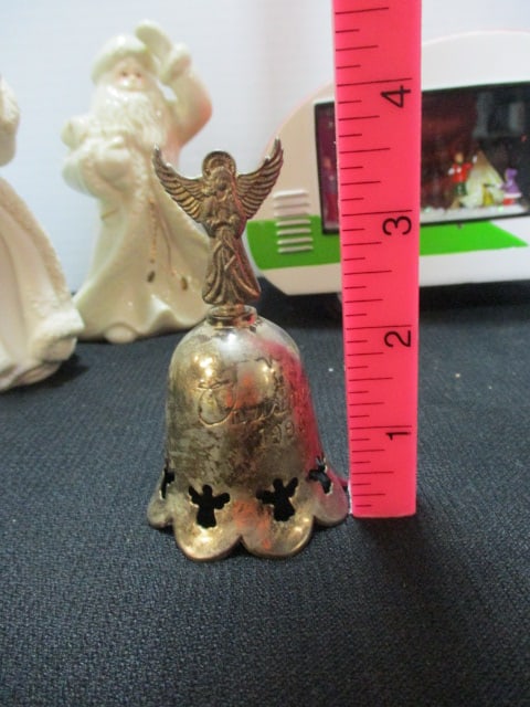 Santa Claus Figures, Wreath Night Light, Two Spode Christmas Tree Ashtrays, - 8
