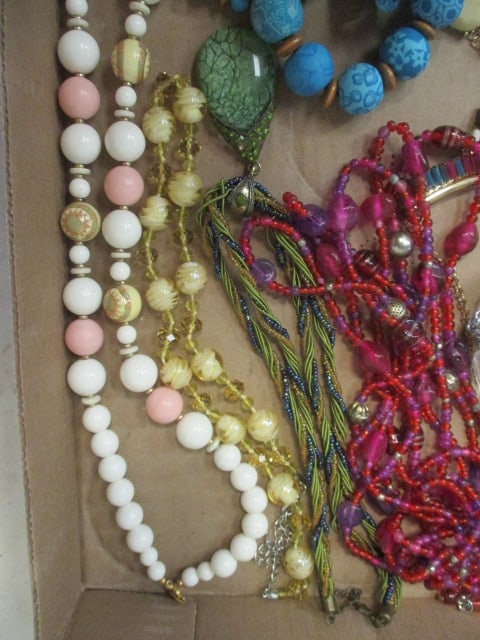 Colorful Beaded Fashion Necklaces - 4