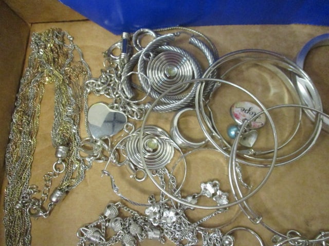 Silver Tone Fashion Necklaces and Bracelets - 3