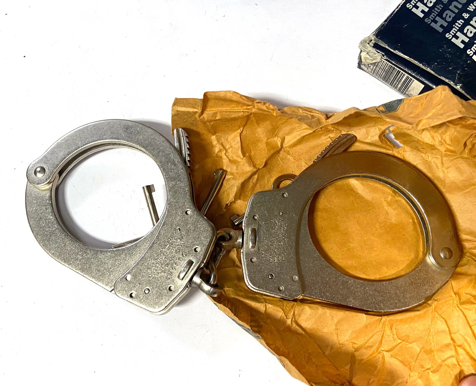 Vintage NOS Smith & Wesson Model 1 Nickel Handcuffs in Box with Keys - 3