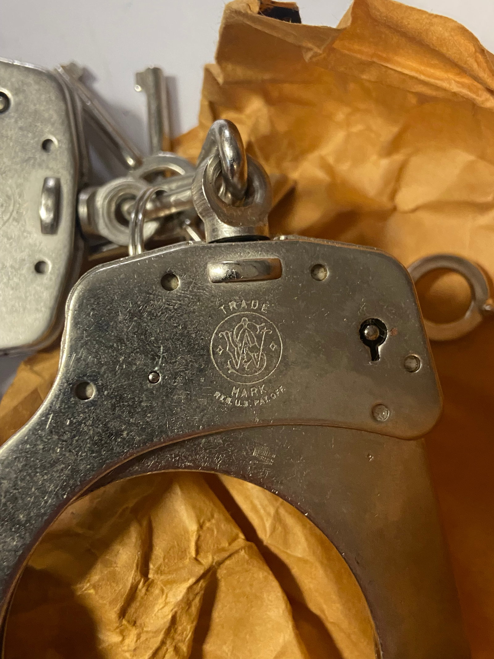 Vintage NOS Smith & Wesson Model 1 Nickel Handcuffs in Box with Keys - 7