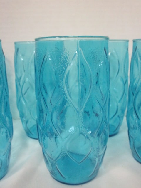 Mid Century Modern Set of 10 Anchor Hocking Madrid Blue Quilted Glasses - 2