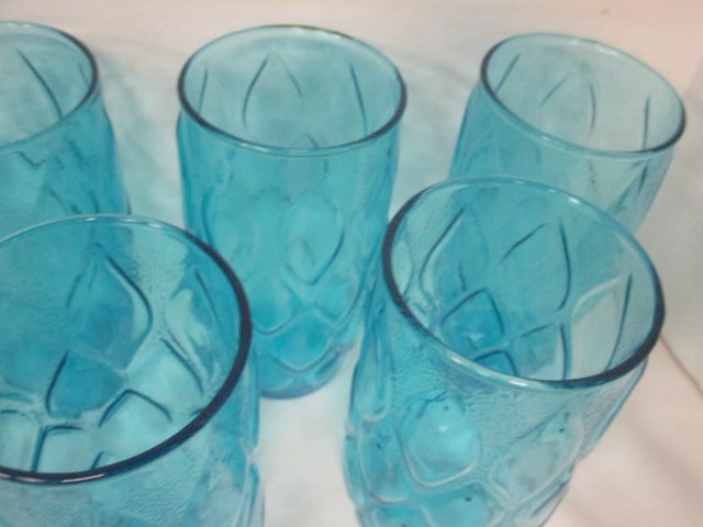 Mid Century Modern Set of 10 Anchor Hocking Madrid Blue Quilted Glasses - 3