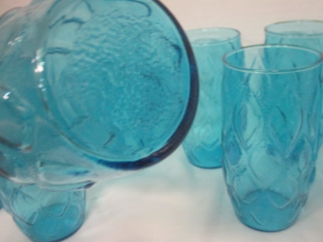 Mid Century Modern Set of 10 Anchor Hocking Madrid Blue Quilted Glasses - 5