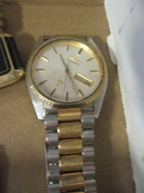 Lot of Vintage Men's Watches - Timex, Seiko, Orient VX, etc.. - 2