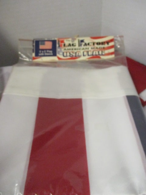Annin Tough Tex Color Fast Cloth USA Flag in Box, Flag Factory 3' x 5' USA Flag - 3