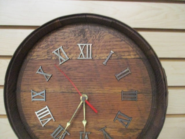 Vintage Barrel Quartz Wall Clock - 2