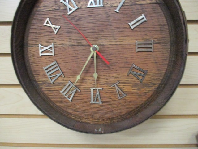 Vintage Barrel Quartz Wall Clock - 3