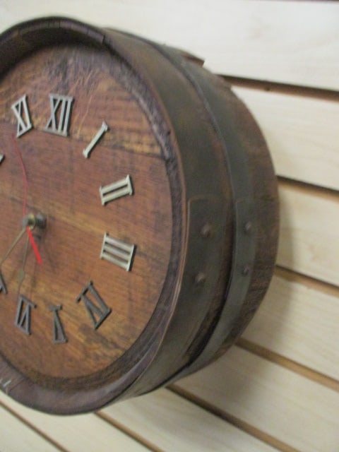 Vintage Barrel Quartz Wall Clock - 4