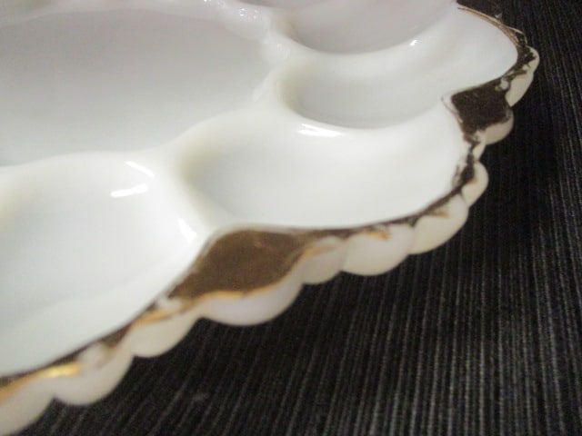 Vintage Anchor Hocking Milk Glass Deviled Egg Platter - 3