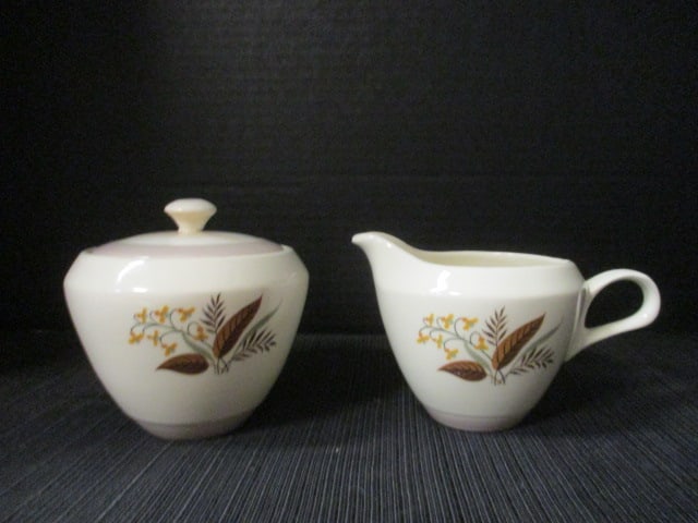 Mid Century Modern Cunningham & Pickett "Vogue" Sugar and Creamer Set: 3 1/2" and 4 1/2", hairline crack on lid